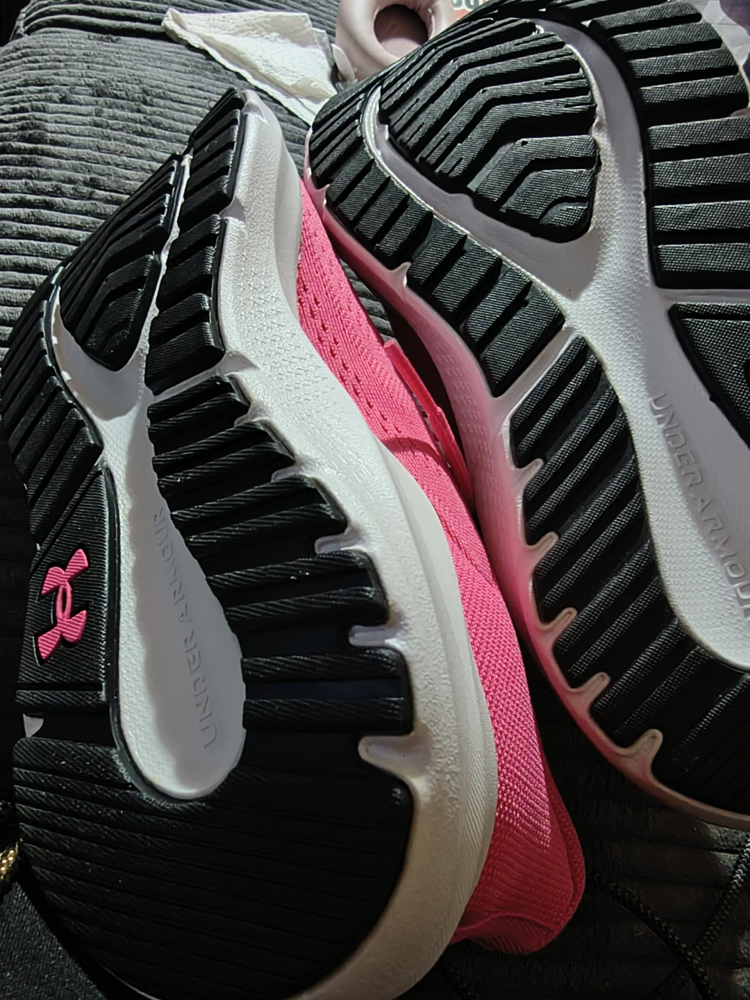 New!  Under Armour Pink Running Shoes Size 8 - photo 4