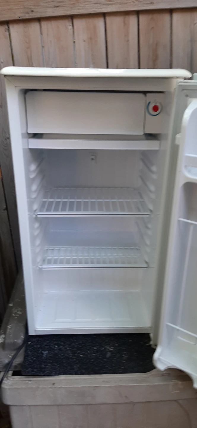 Danby Compact White Mini Fridge - photo 2