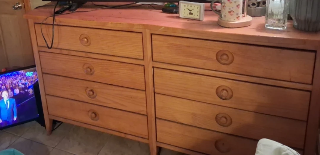 Wooden Dresser with 6 Drawers