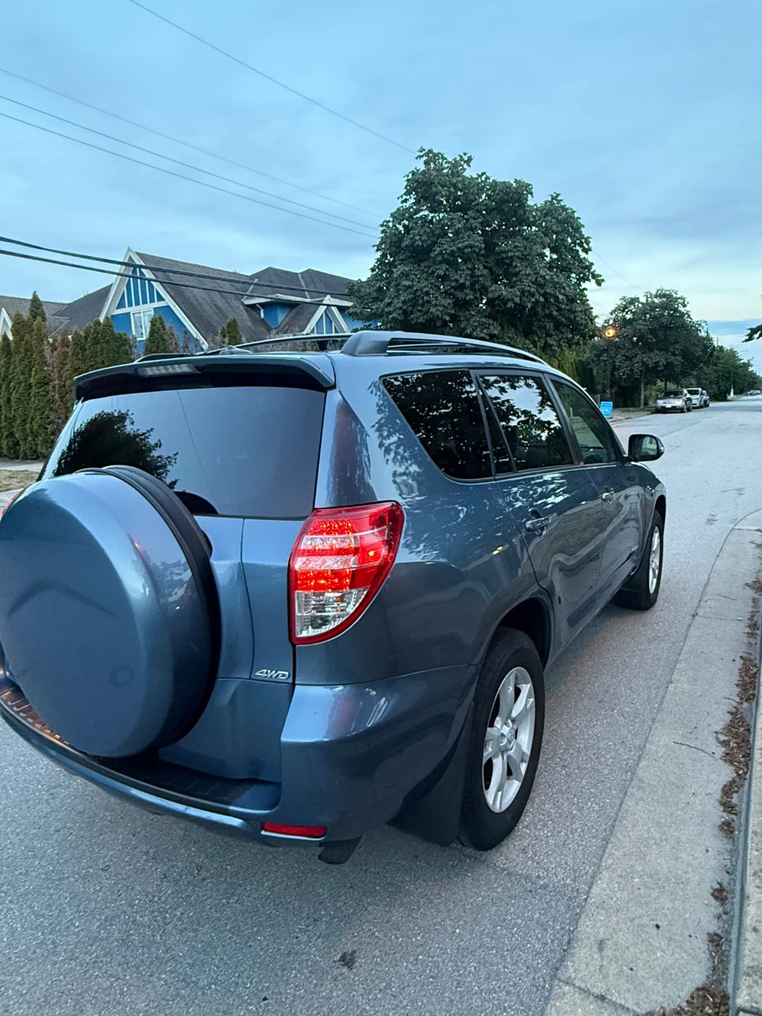 Toyota RAV4 4WD 2.5 L – Super Clean & Very Low Mileage 68k - photo 4