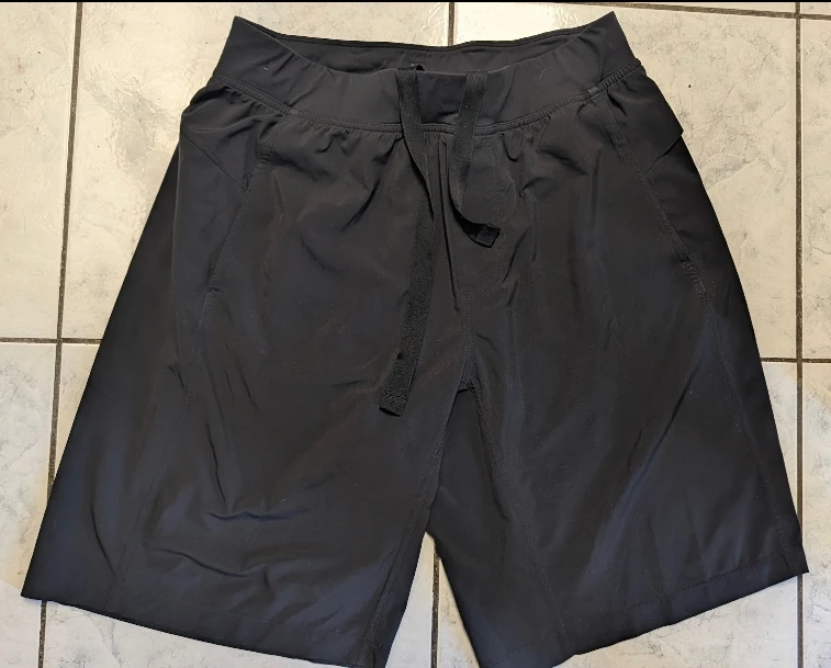 Lululemon Men's Black Shorts (L)