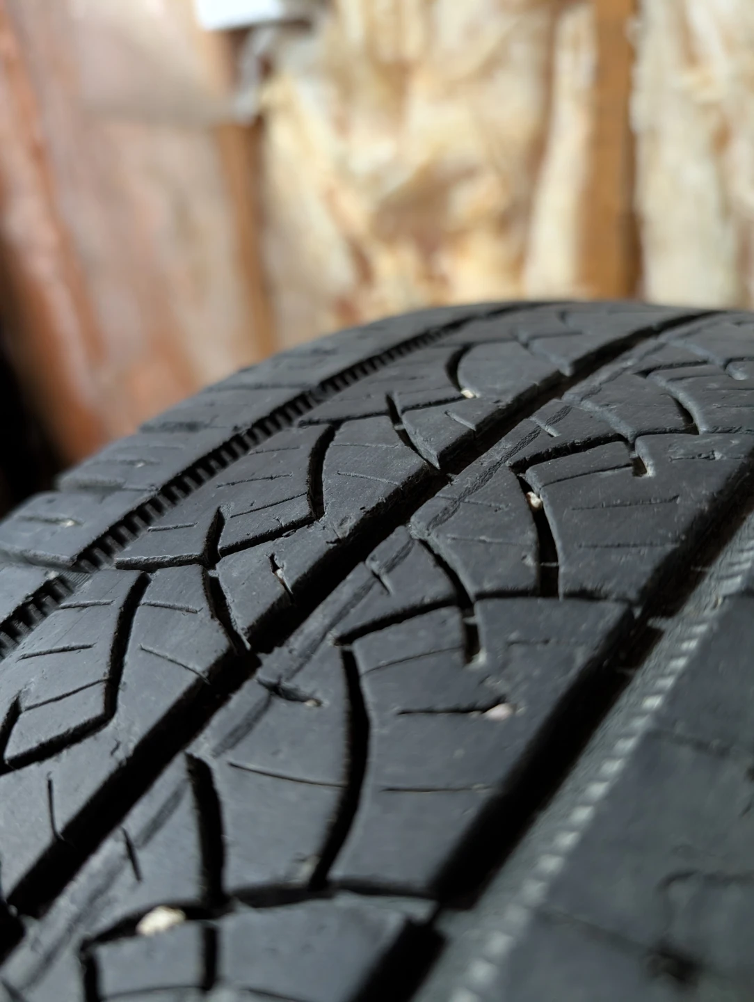 (4)-205/55R16 All Season Tires/Alloy Rims Off 2010 Kia Forte - photo 2