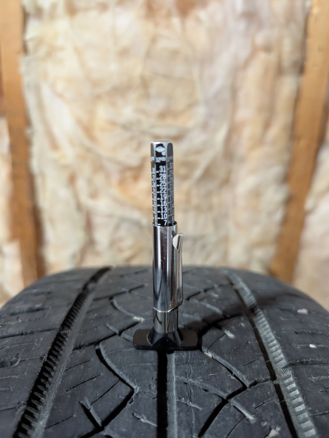 (4)-205/55R16 All Season Tires/Alloy Rims Off 2010 Kia Forte - photo 4