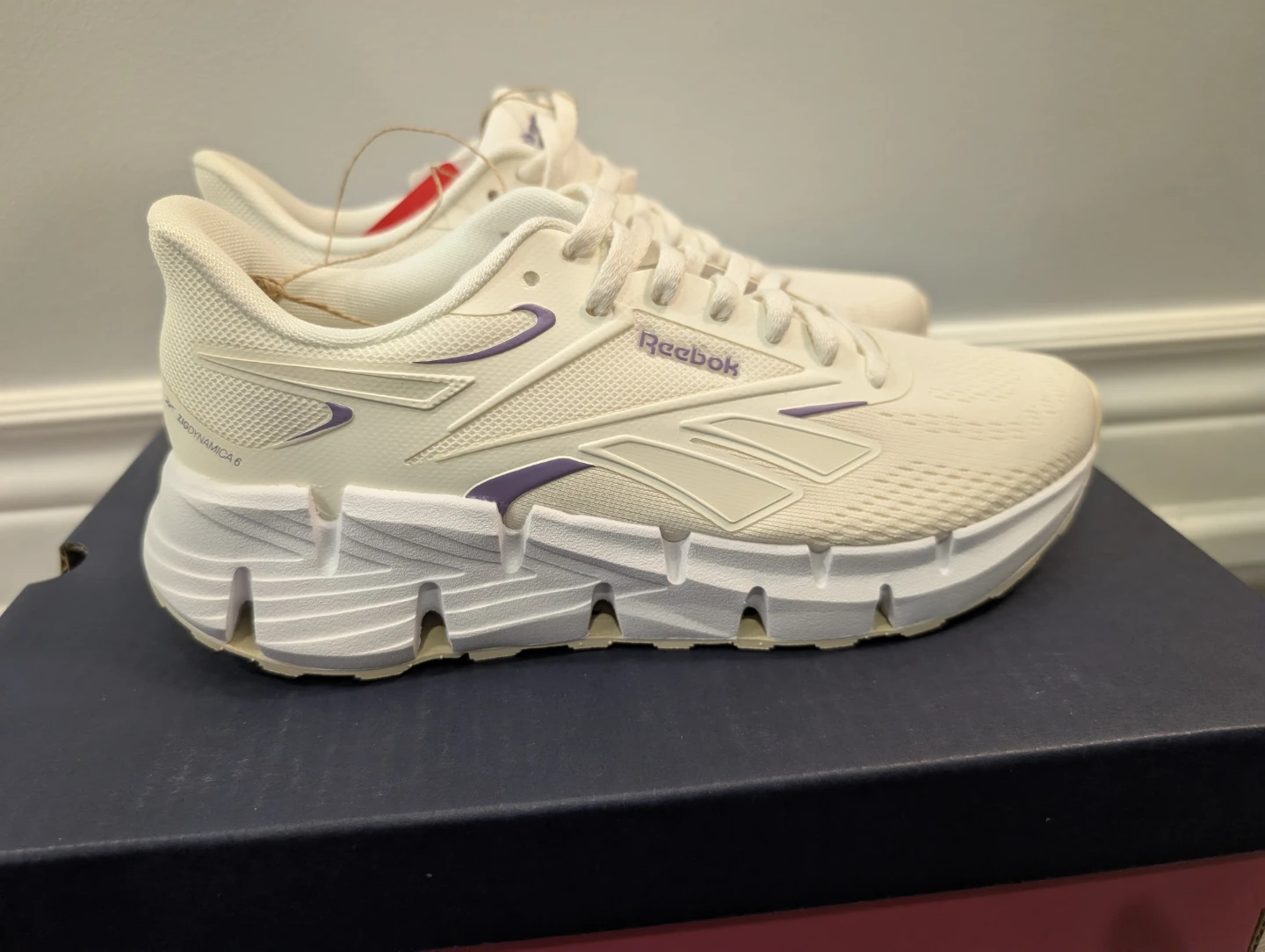 NIB - Women's Reebok Zig Dynamica 6 Chalk White Shoes - Size 7 - photo 2