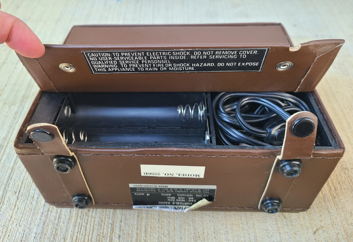 Soundesign 2256B Portable Radio - photo 4