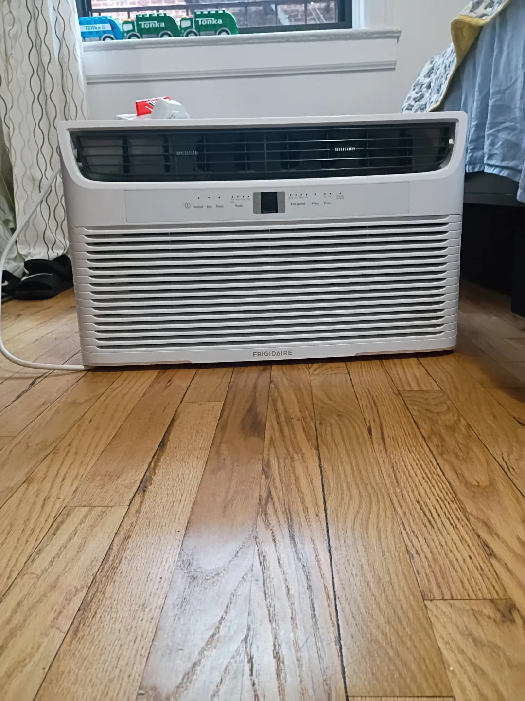 Electrolux Window Air Conditioner - photo 5