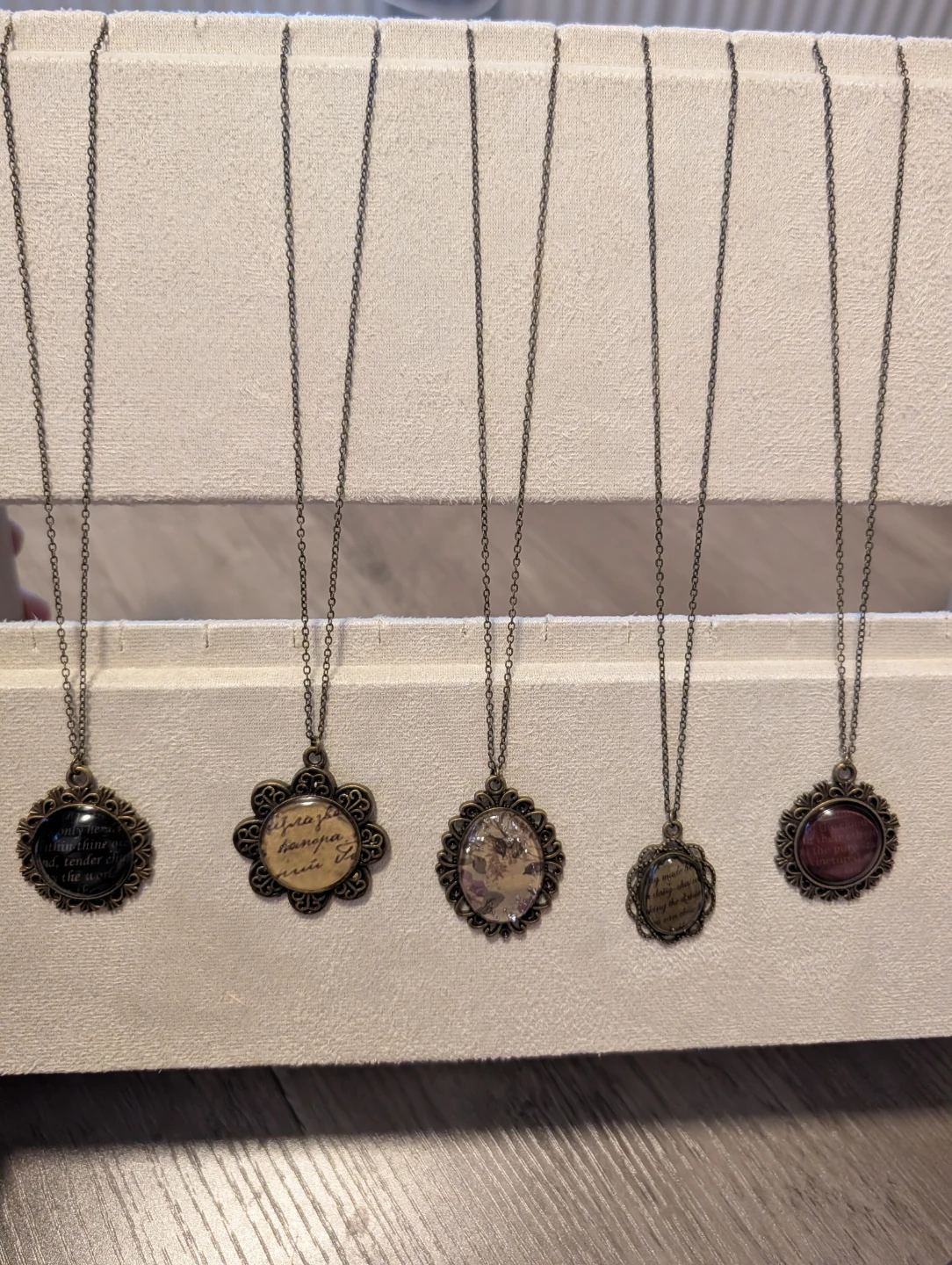 Vintage-style Necklace with Pendant