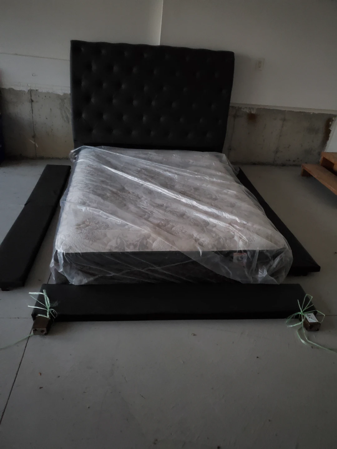 Black Tufted Headboard Platform Bed Frame with Mattress
