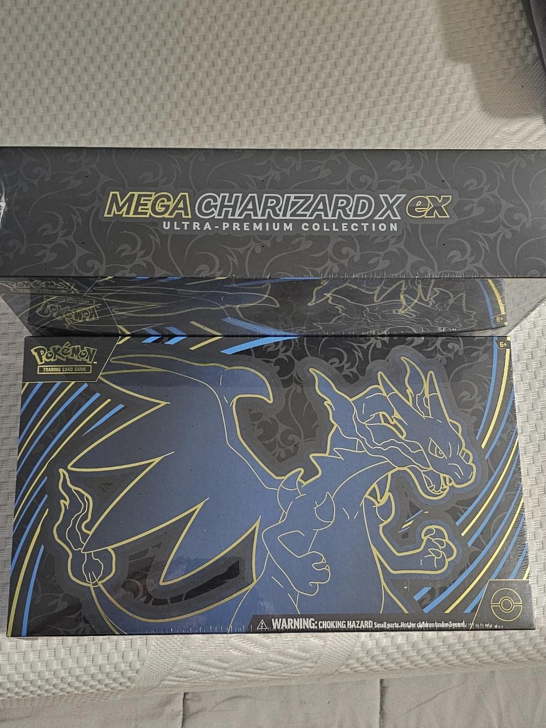 Pokemon Mega Charizard X EX Ultra-Premium Collection
