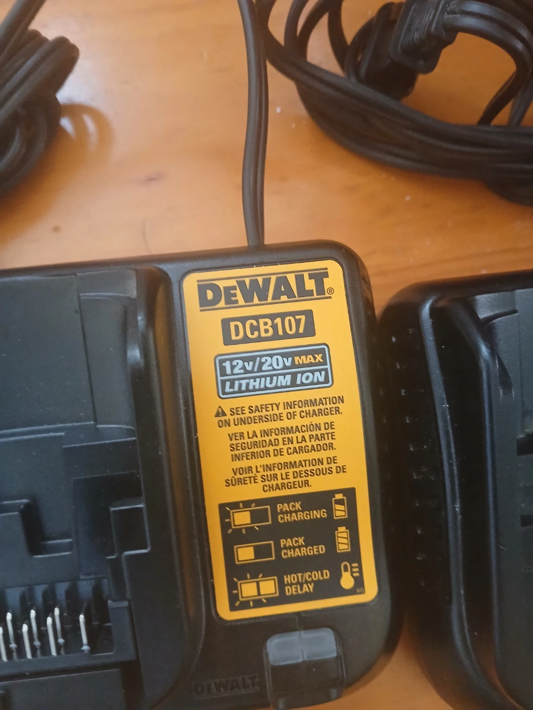 DEWALT DCB107 12V/20V MAX Lithium Ion Battery Charger