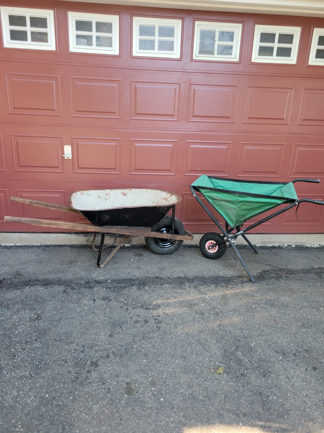 Wheelbarrows Heavy-duty & light