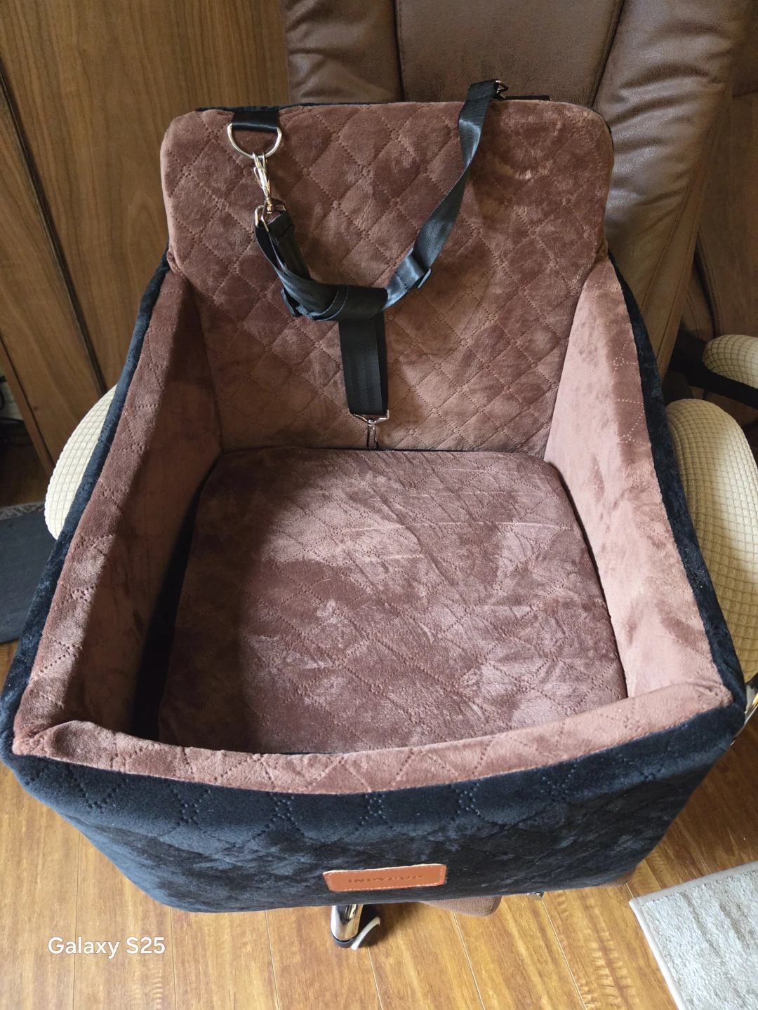 Dog car seat, only used 3x