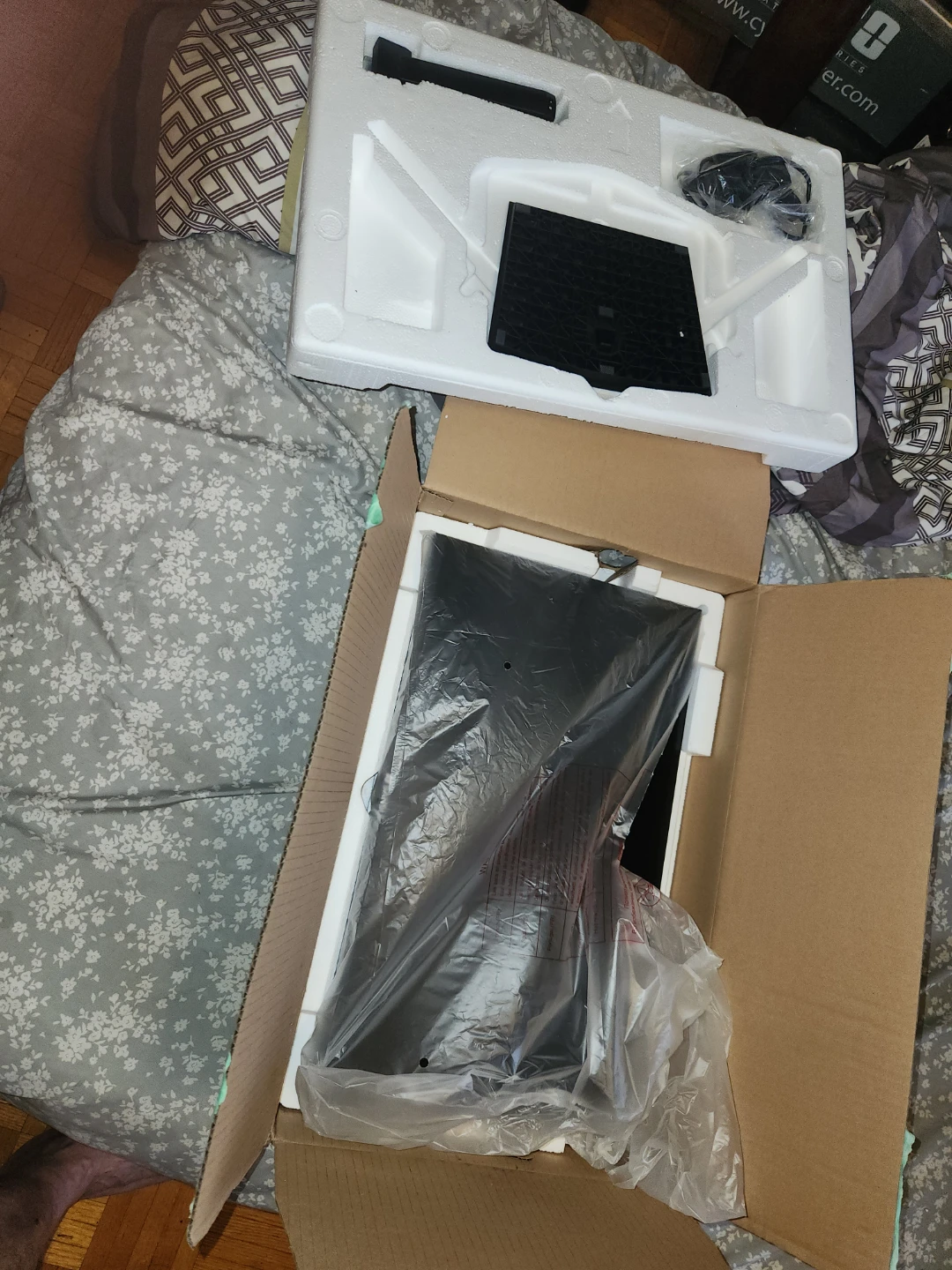 Sansui ES-24F1 24-inch LED Monitor