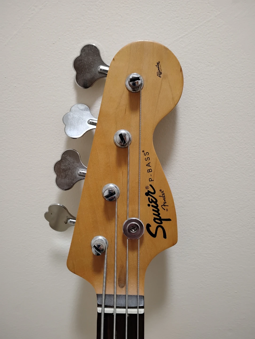 2006 Fender Squier Bass Guitar - photo 3