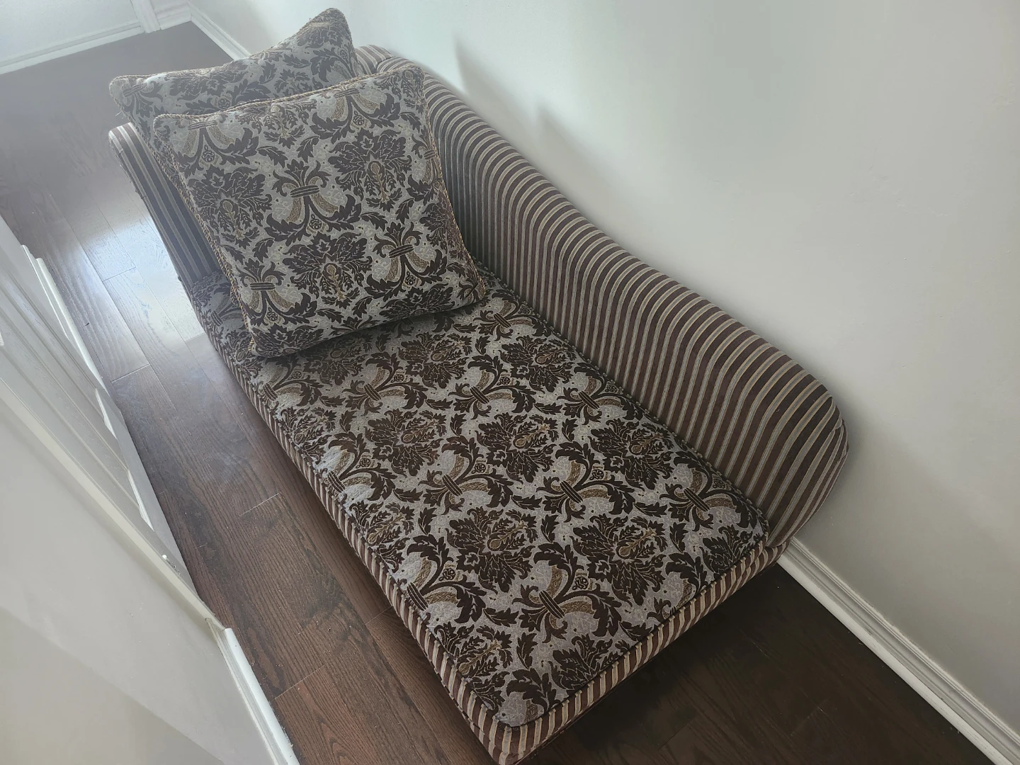 Vintage Damask & Stripe Chaise Lounge Daybed - photo 3