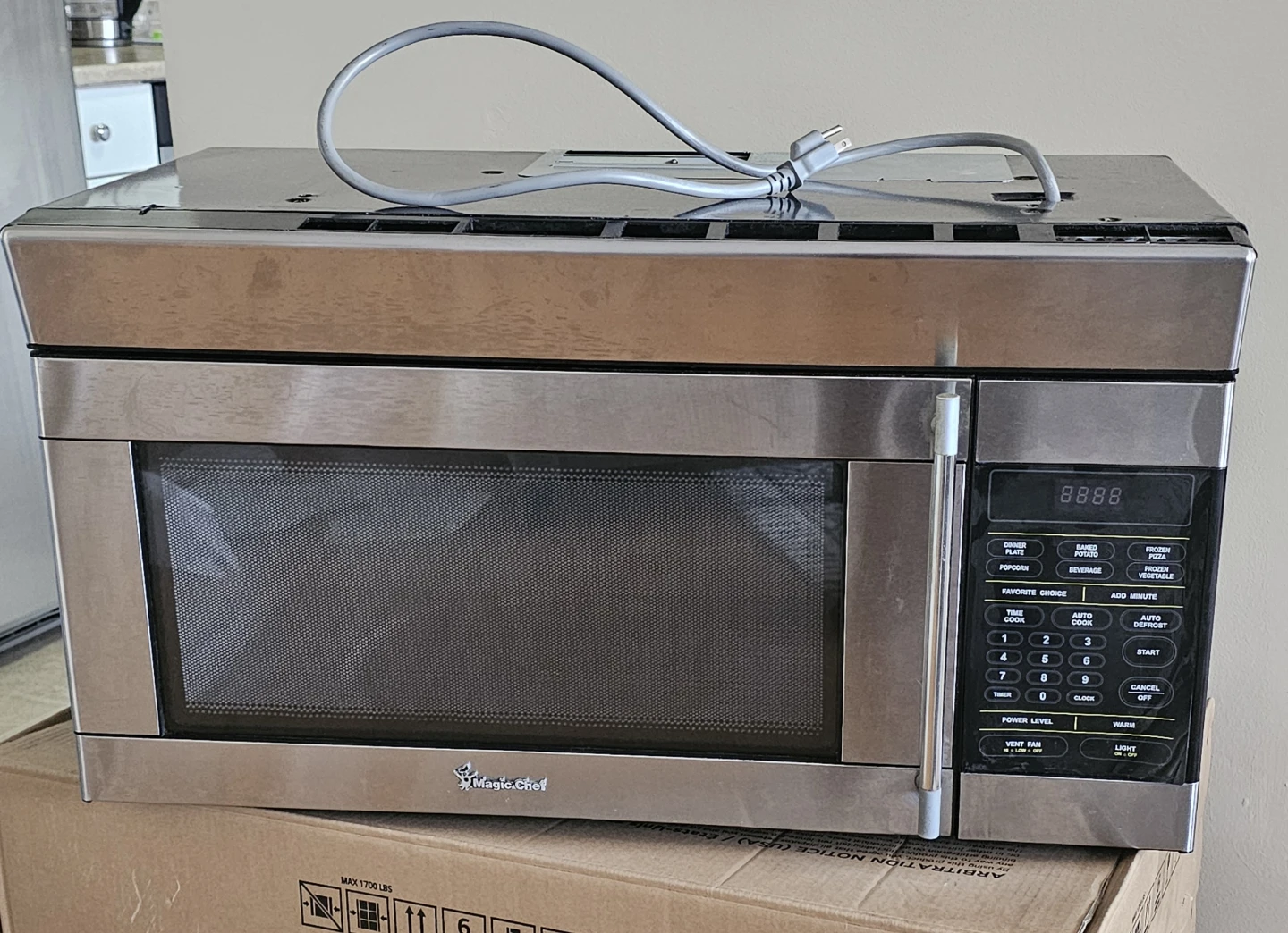 Magic Chef, Over-the-Range Microwave - photo 2
