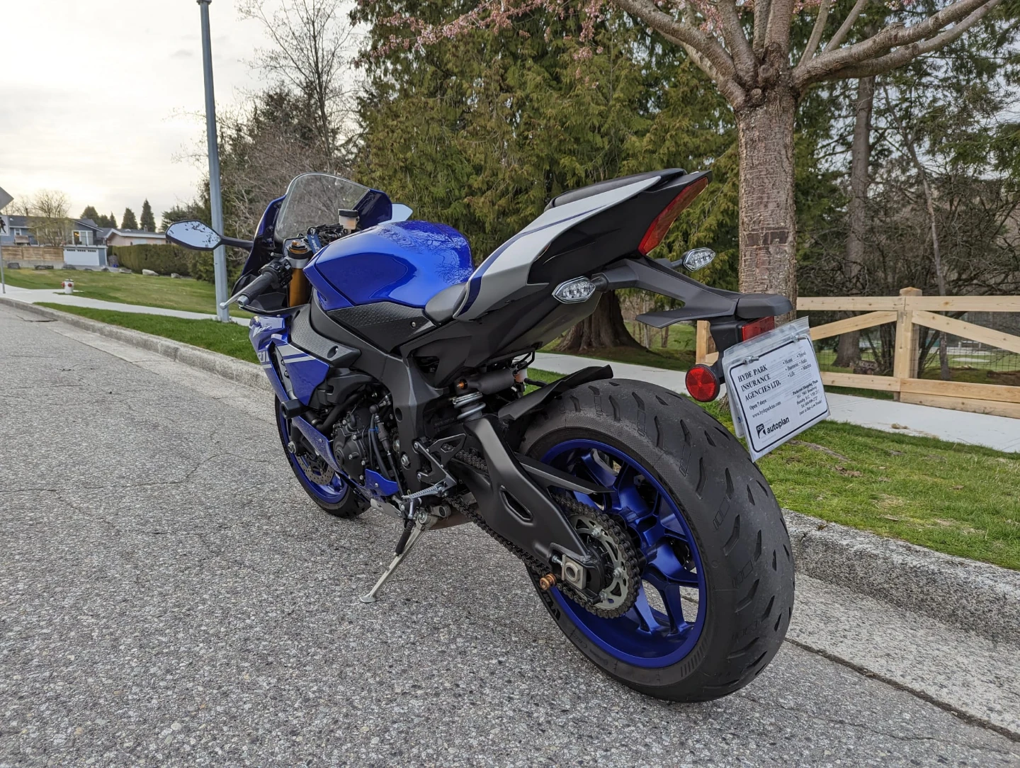 Yamaha YZF R1 Motorcycle - photo 2