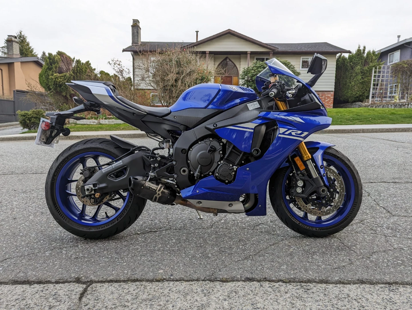 Yamaha YZF R1 Motorcycle - photo 4