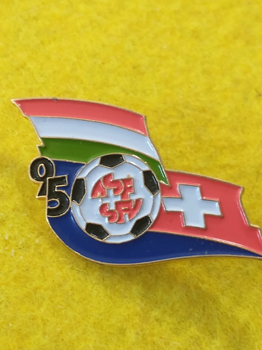 Beautiful 1995 Swiss Football Association Pin - photo 2