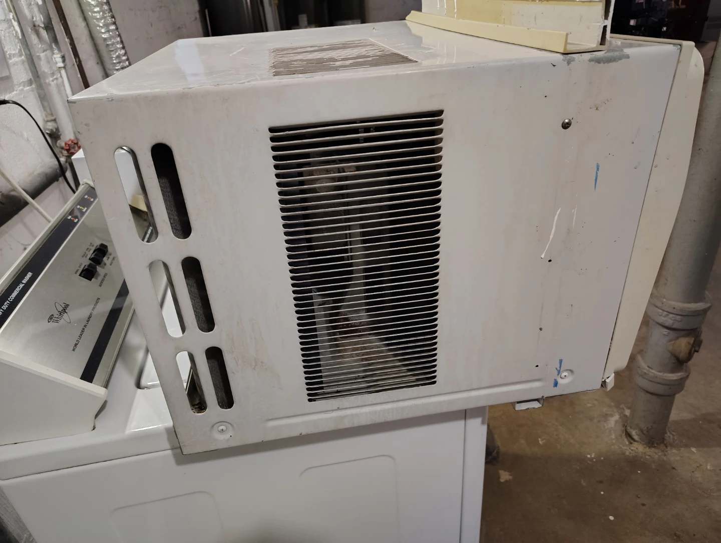 Samsung a/c unit 10200 BTU... Cash only - photo 5