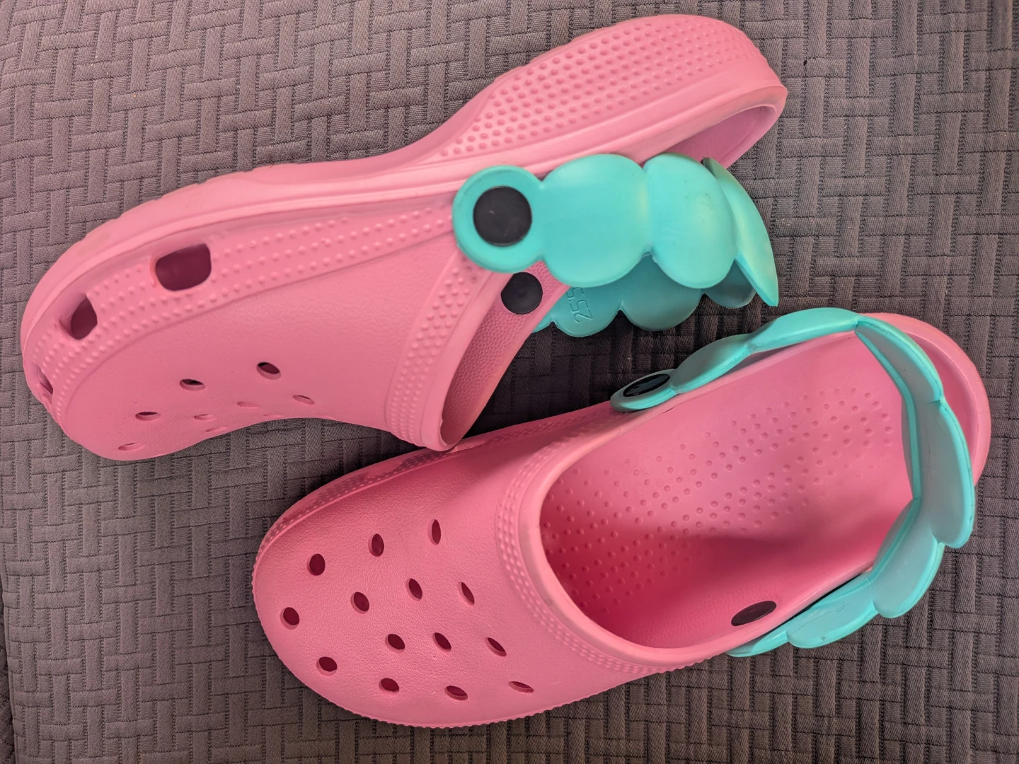 Pink slip ons with Teal Strawberry trim sz women's 8-8.5 - photo 2