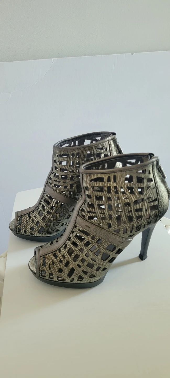 Calvin Klein Karla Laser-Cut Leather Peep-Toe Booties – Size 7 - photo 3