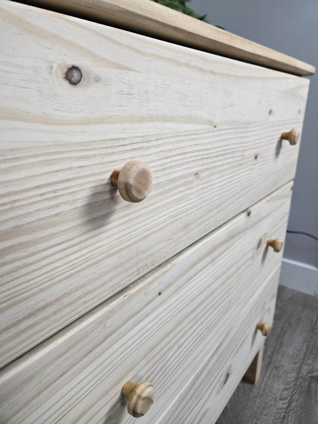 Newly sanded vintage ikea tarva 3 drawer dresser - photo 5