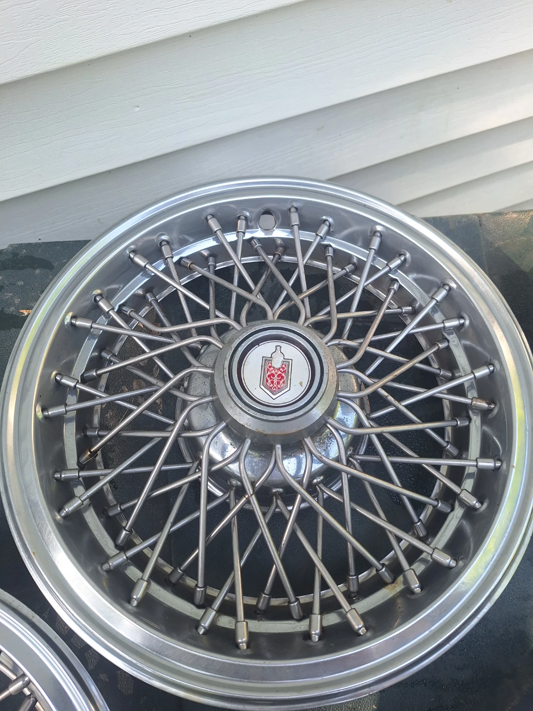 Set of 4 Oldsmobile Wire Hubcaps - photo 2
