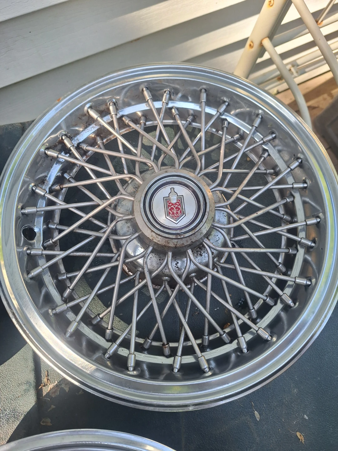 Set of 4 Oldsmobile Wire Hubcaps - photo 3