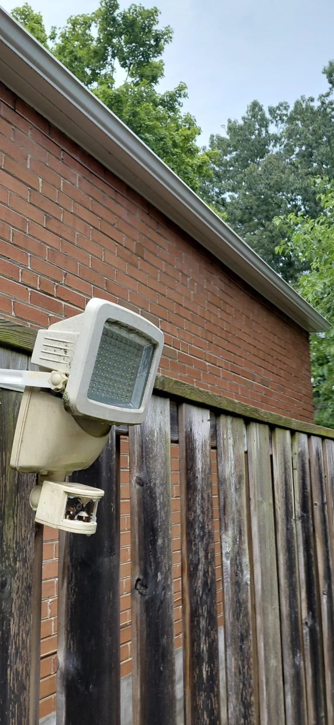 LED Security Light with Motion Sensor - photo 2