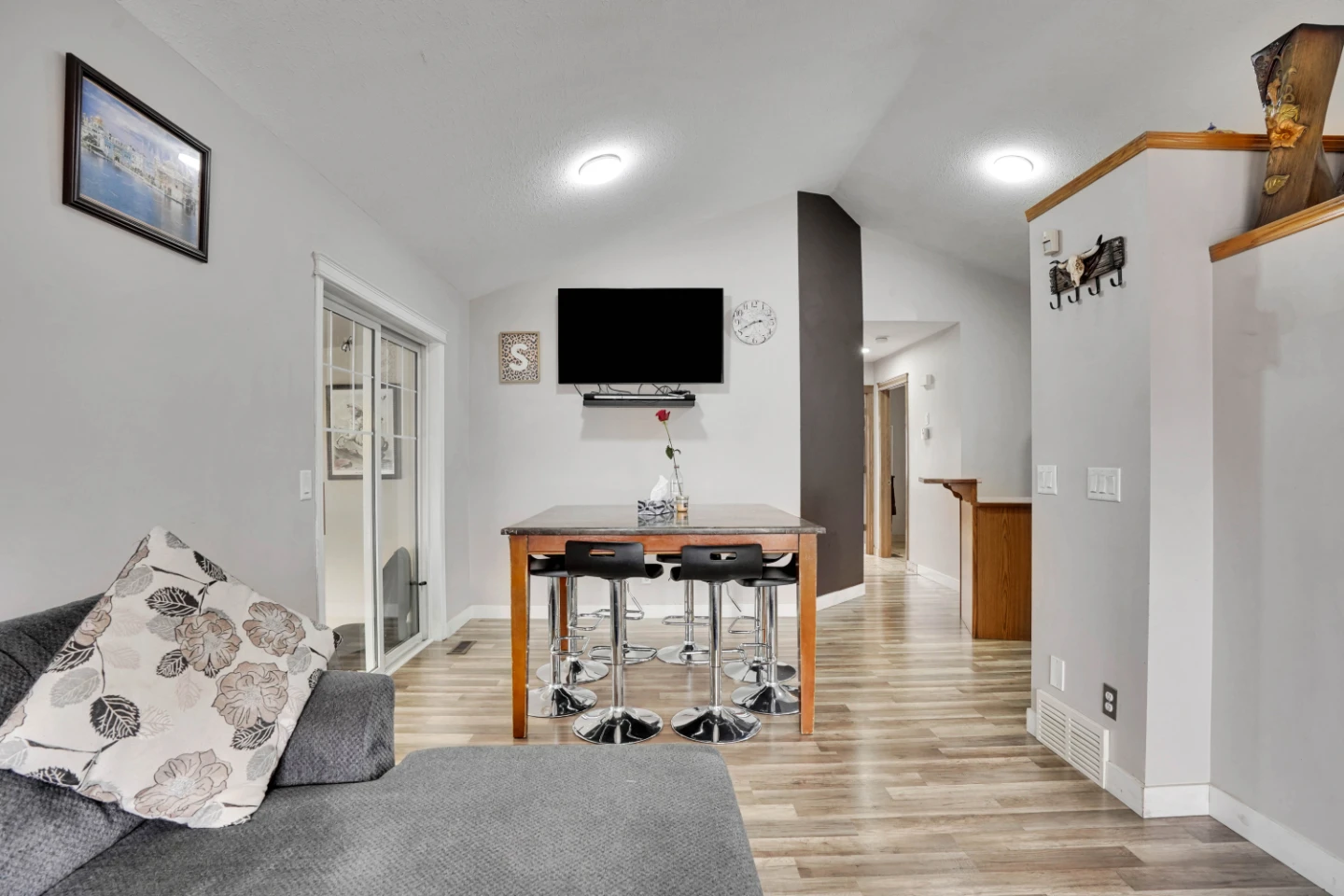 4 Beds 2 Baths - House - photo 3