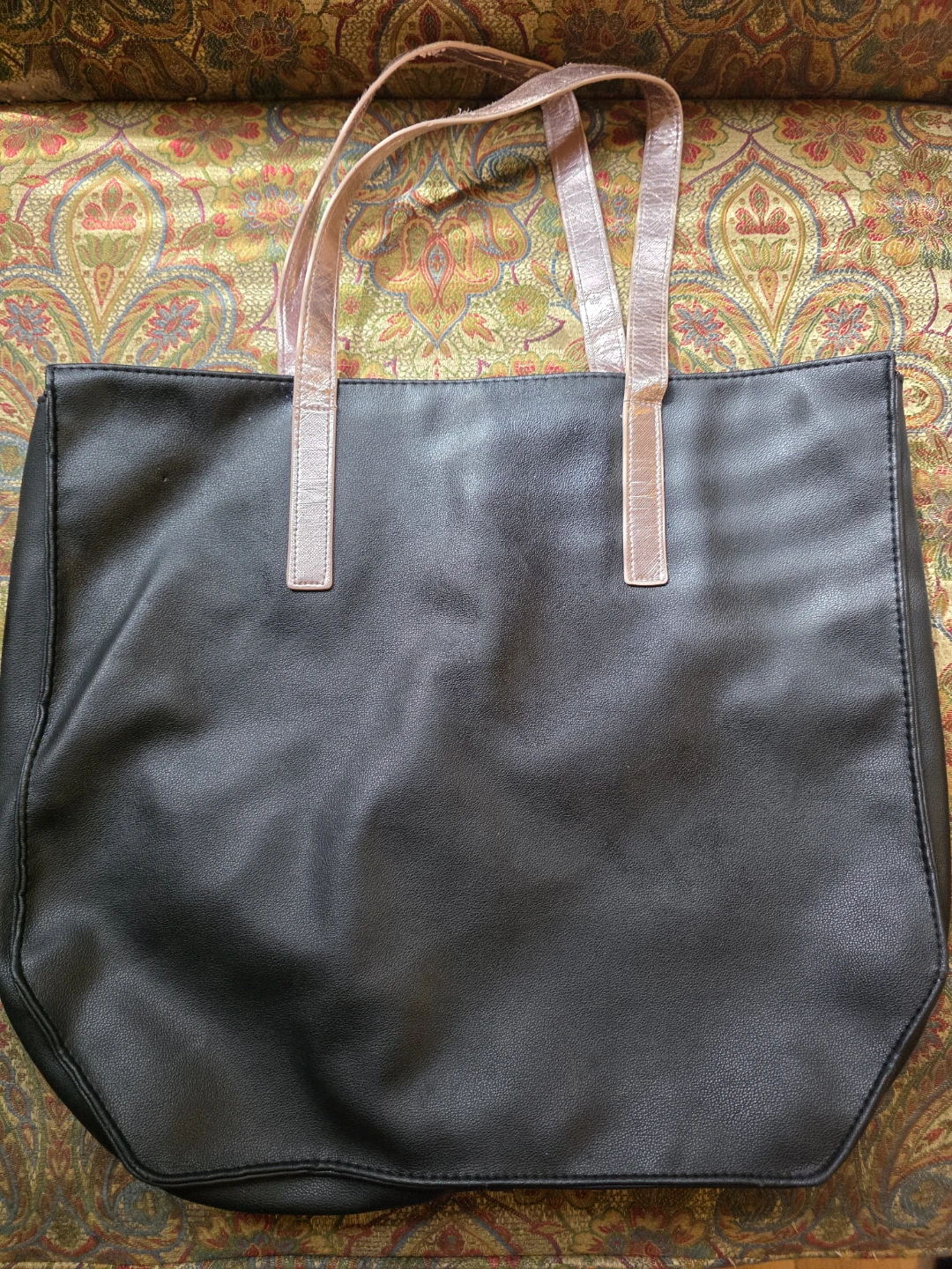 Ladies G'Venchy Purse - photo 2