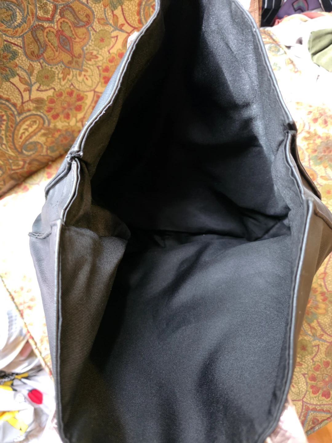 Ladies G'Venchy Purse - photo 3