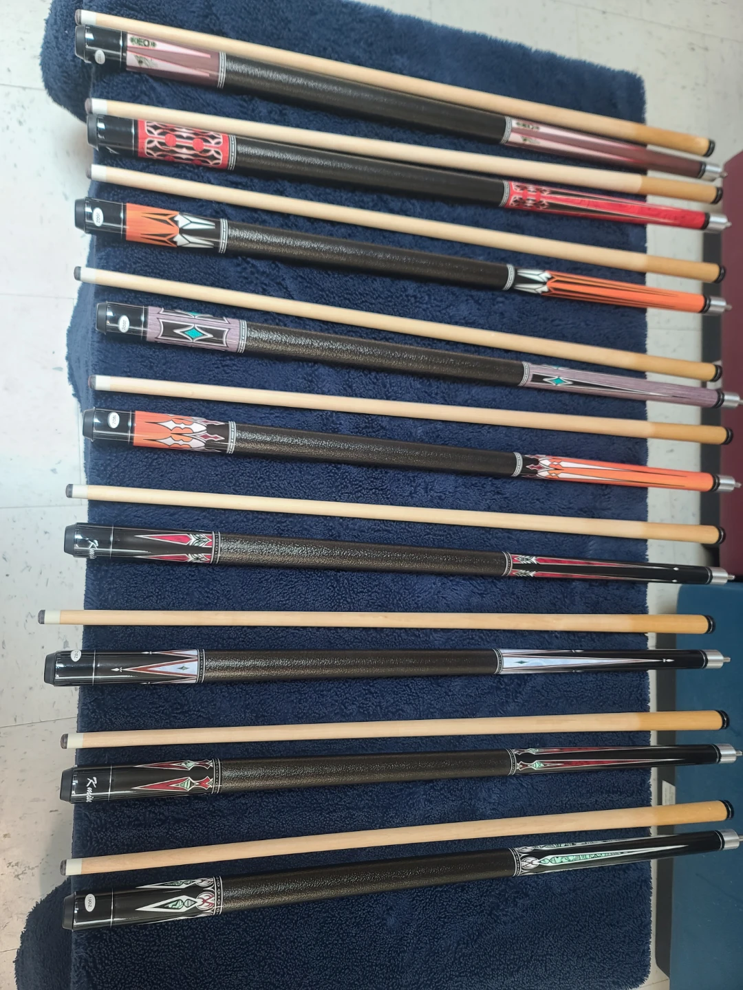 Brand New Quality Maple pool cues - photo 2
