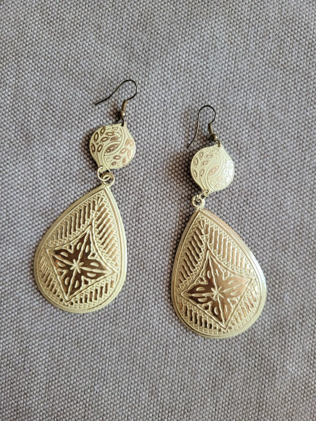 Gold tone teardrop dangle earrings