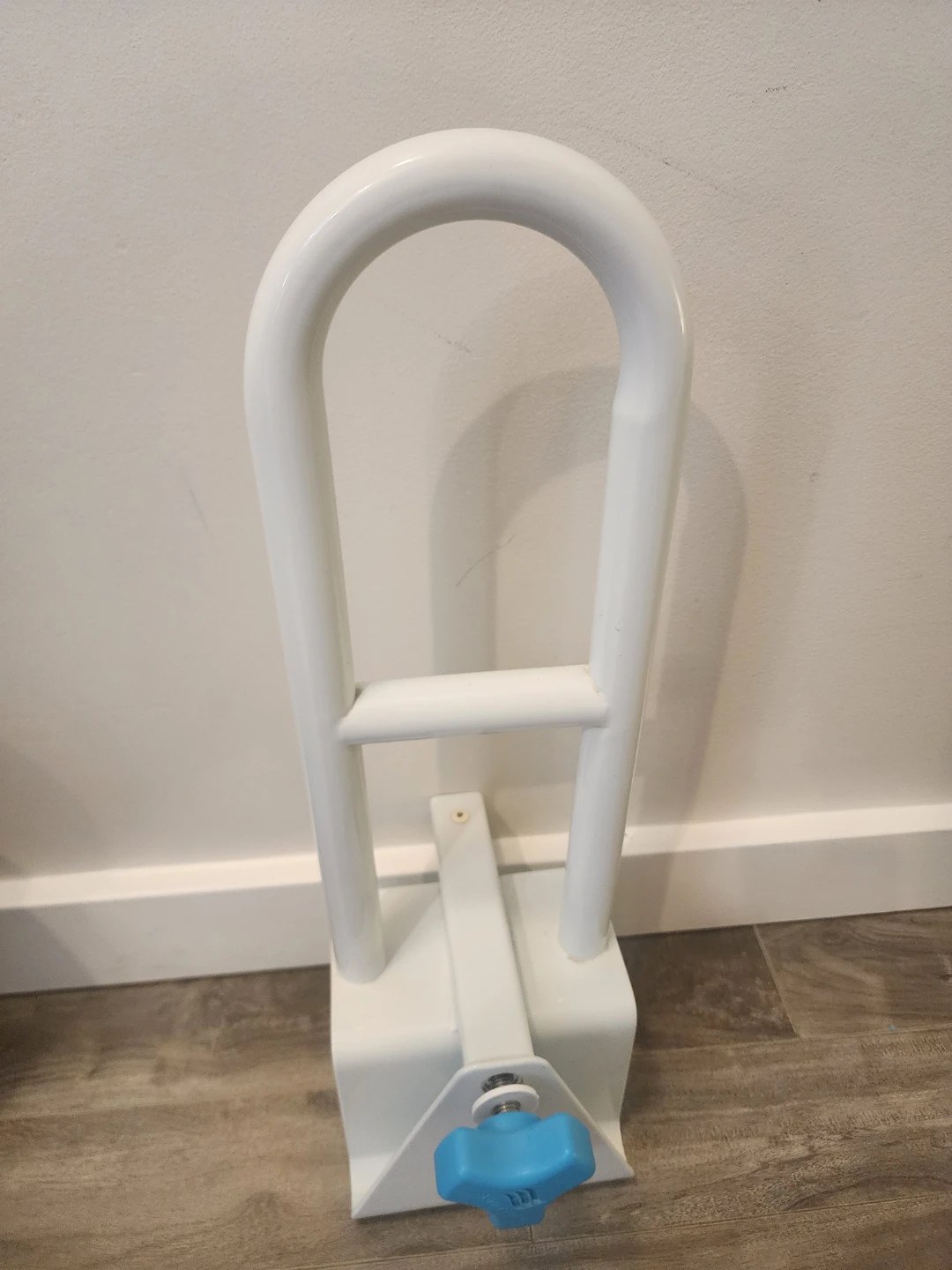 Aquasense adjustable steel safety rail