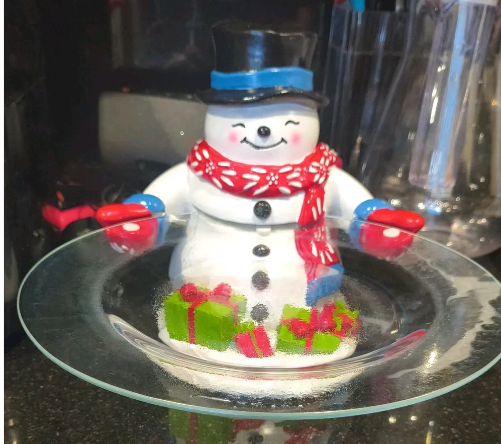 Snowman with serving glass plate
