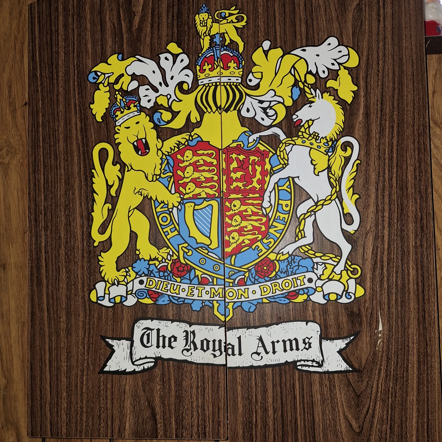 The Royal Arms Dartboard Cabinet with Darts - photo 2