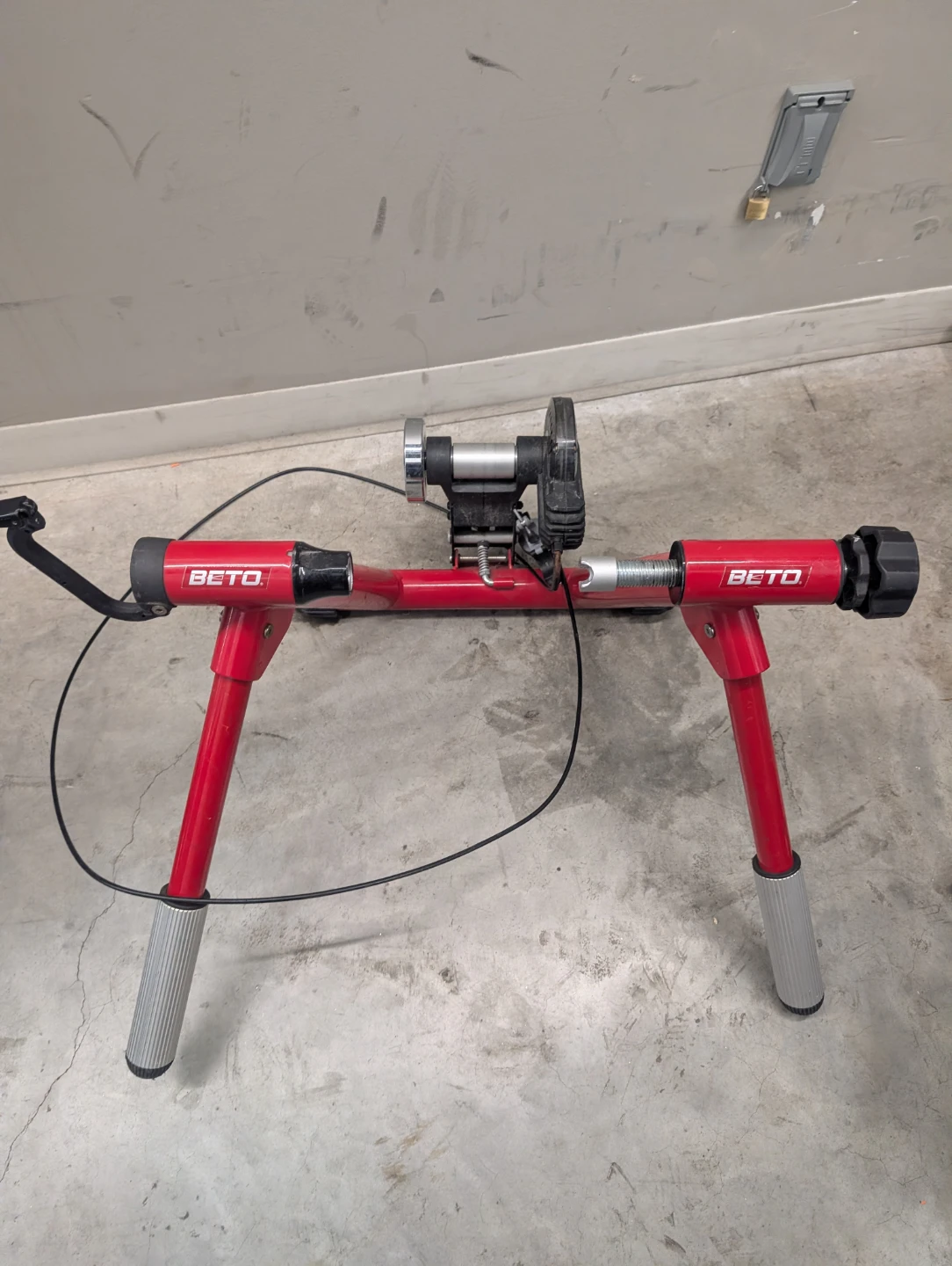 Beto Magrite Red Bicycle Trainer - photo 2