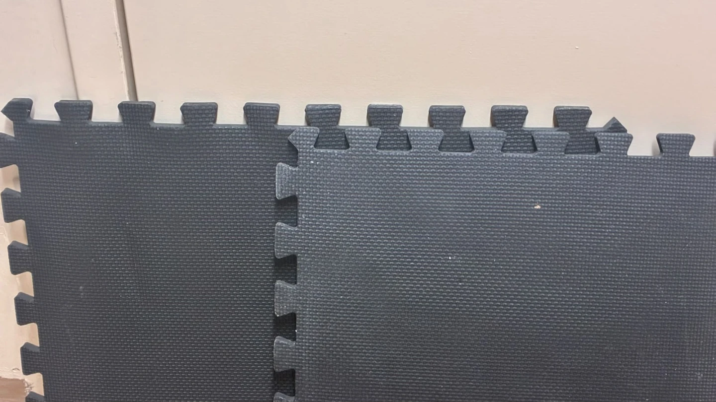 6 Black Interlocking Foam Floor Mats - photo 2
