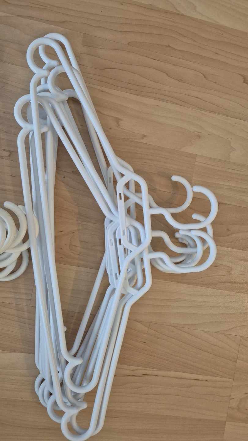 20 White Plastic Clothes Hangers - photo 4