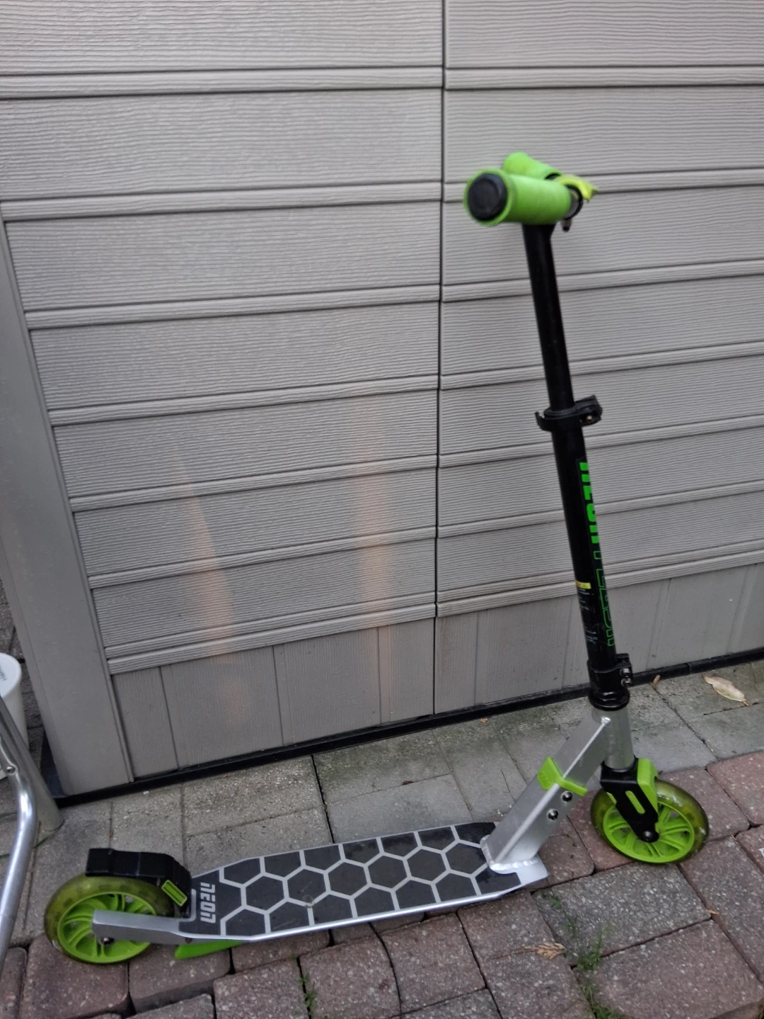 NEON FLASH Scooter in good condition