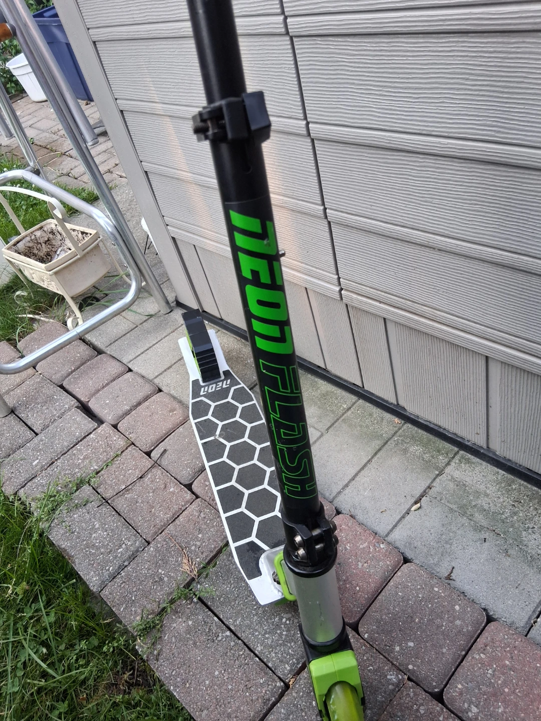 NEON FLASH Scooter in good condition - photo 4