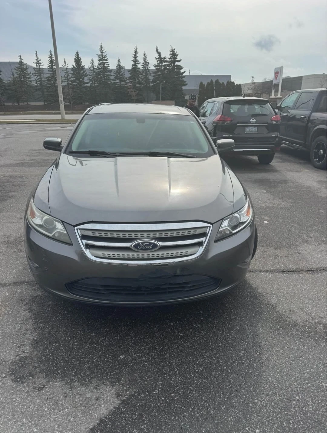 Grey Ford Taurus SEL Sedan