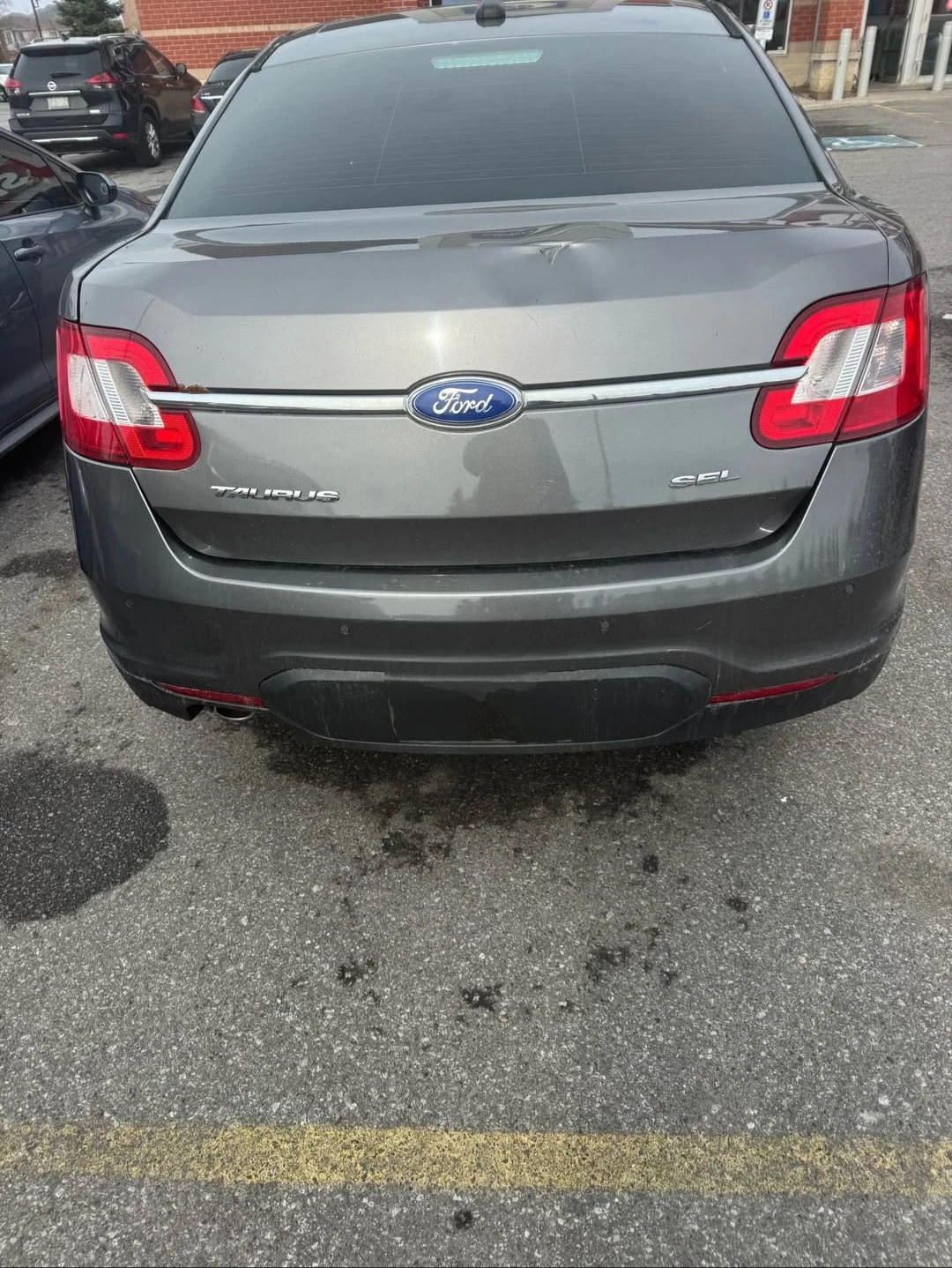 Grey Ford Taurus SEL Sedan - photo 2
