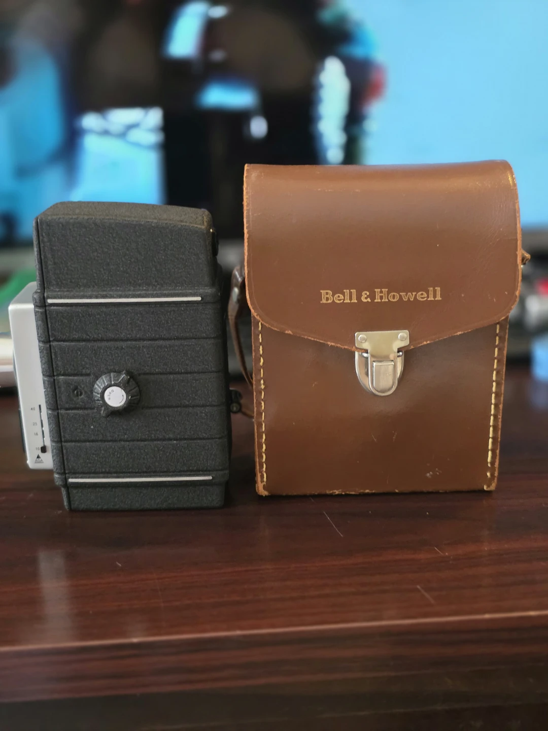 Bell & Howell Auto Load 8mm Film Camera with Case - photo 3