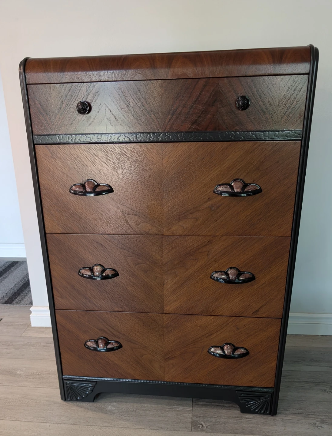 Vintage Art Deco Dresser with 4 Drawers