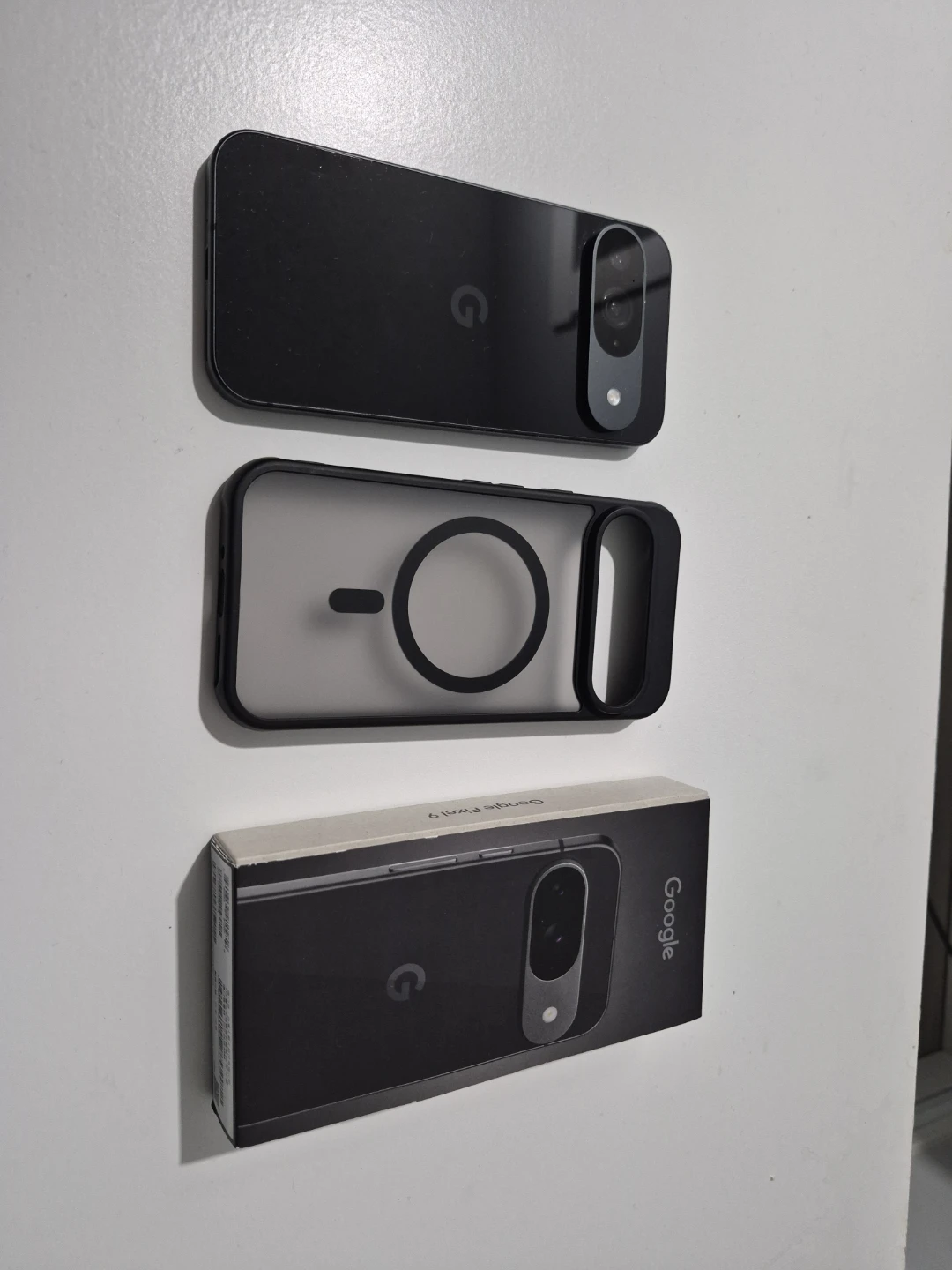 Google Pixel 9 phone with case and box - photo 3
