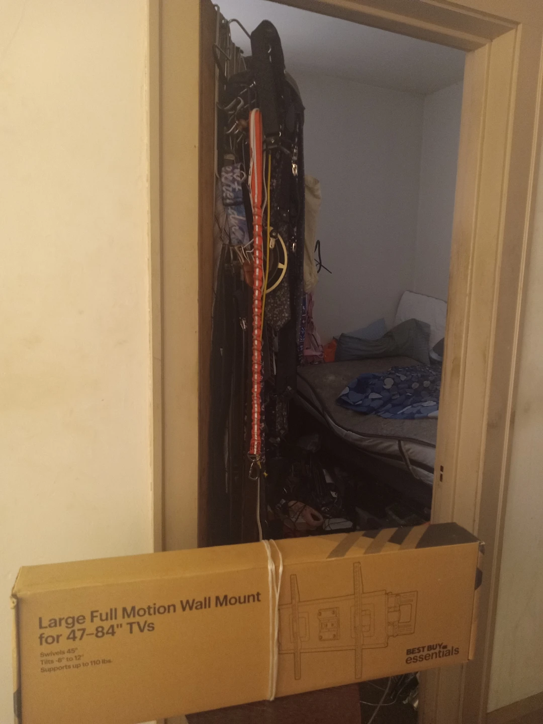 Best Buy Essentials Full Motion TV Wall Mount for 47-84" TVs