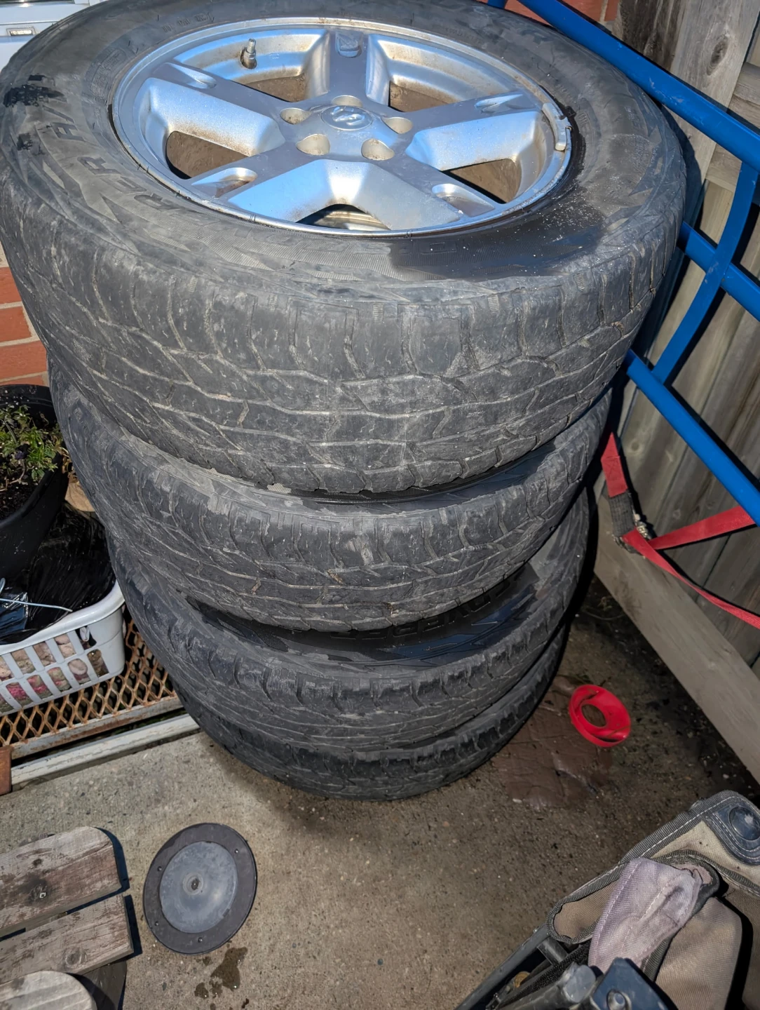 17 inch Dodge nitro stock rims - photo 2